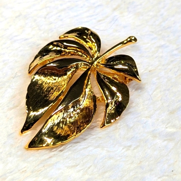 Vintage Goldtone Philadendron Leaf Brooche - Picture 6 of 7